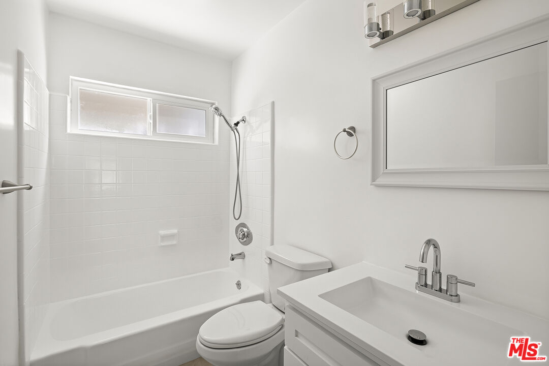 1451 S Norton Ave Unit: 2