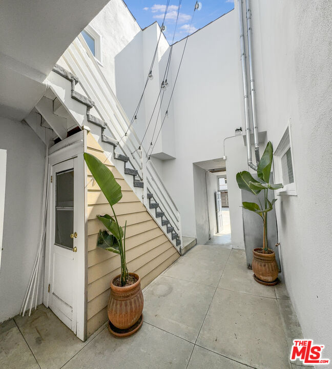 1944 Argyle Ave