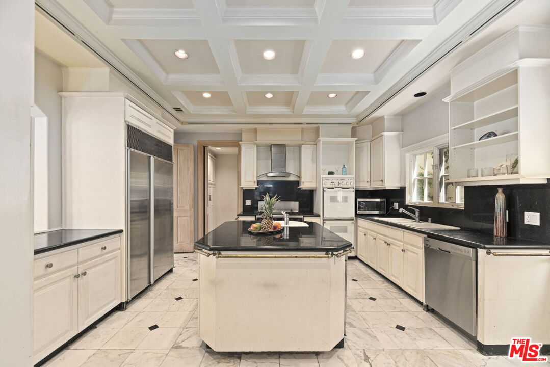 14330 Mulholland Dr