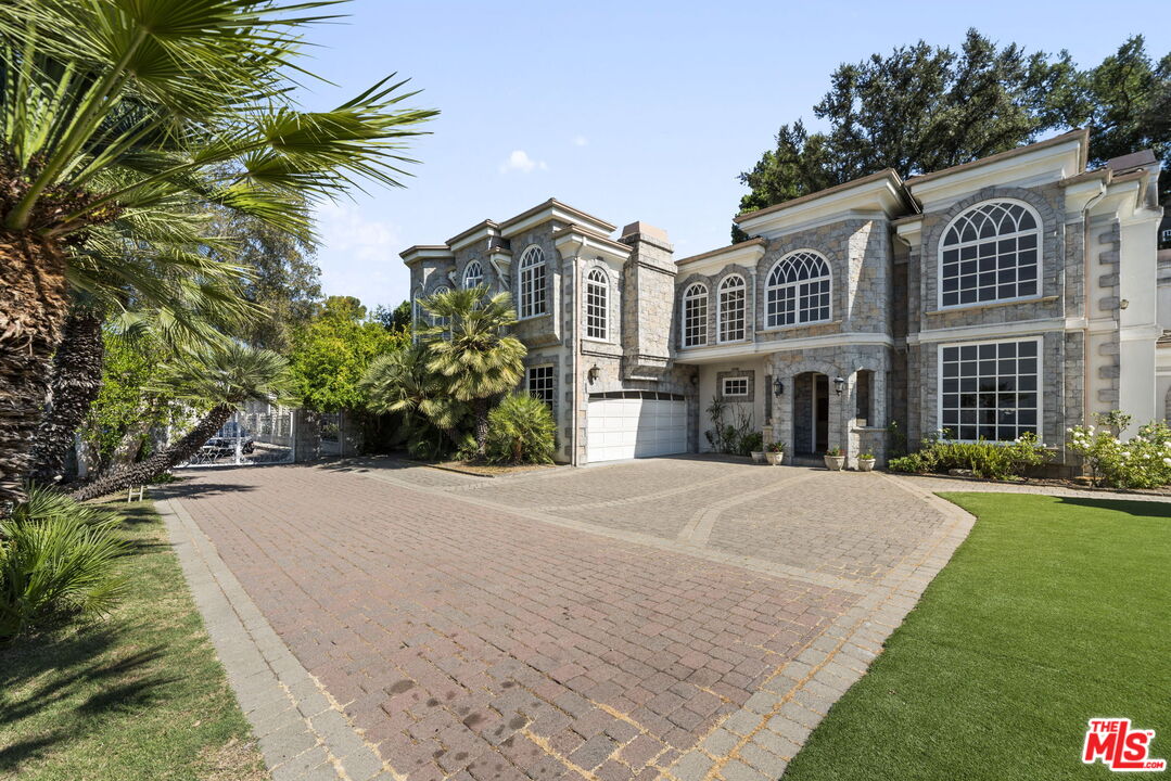 14330 Mulholland Dr