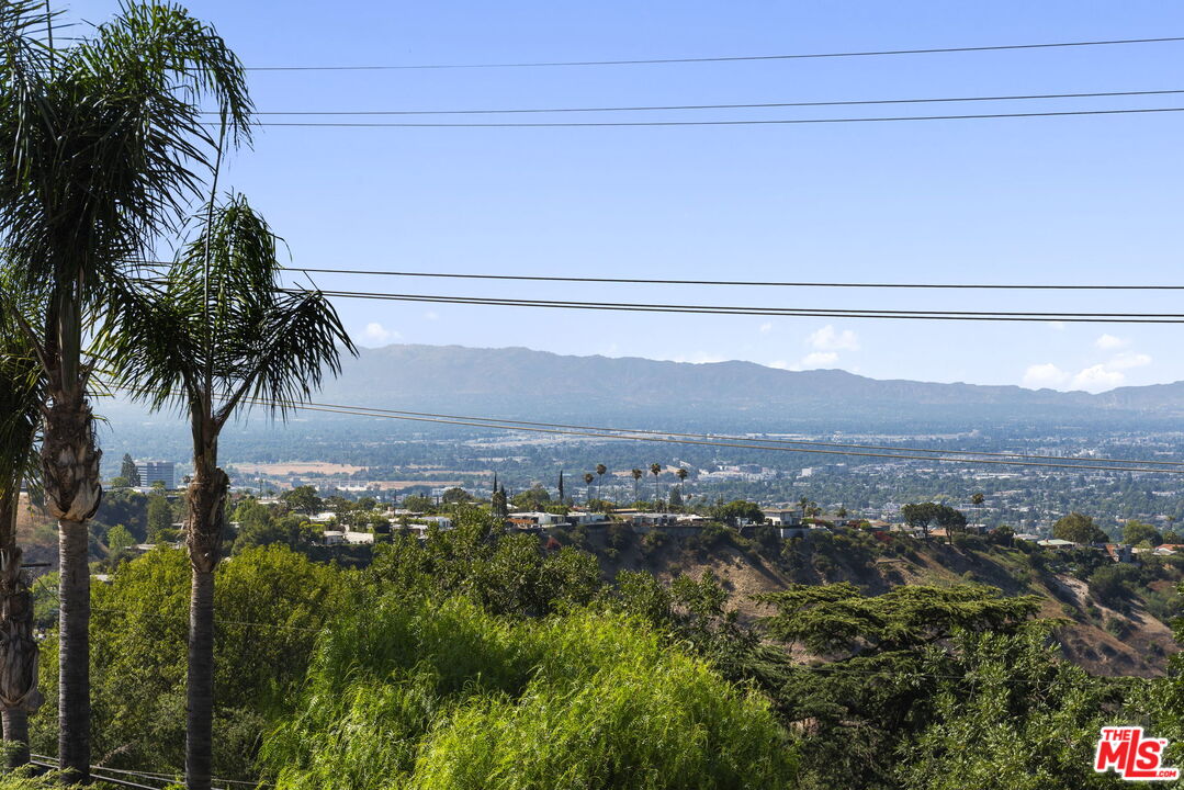 14330 Mulholland Dr