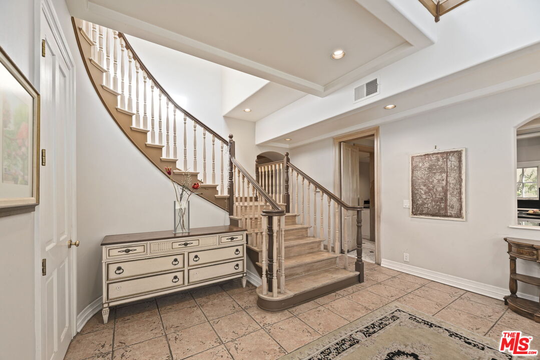 14330 Mulholland Dr