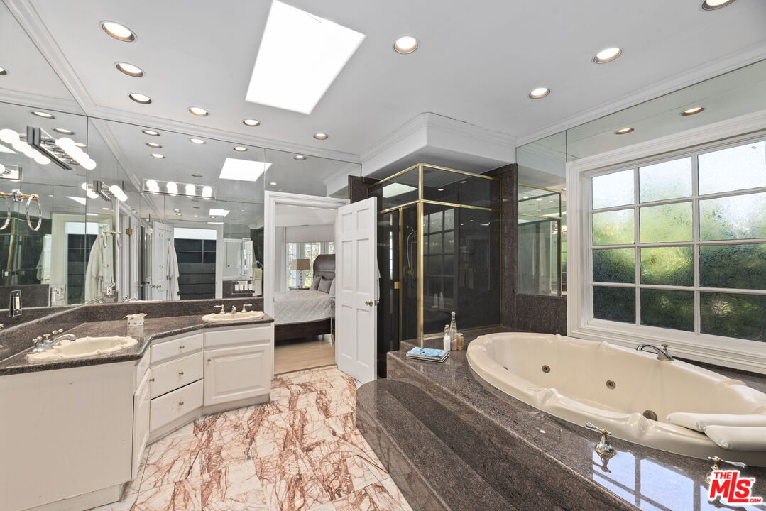 14330 Mulholland Dr