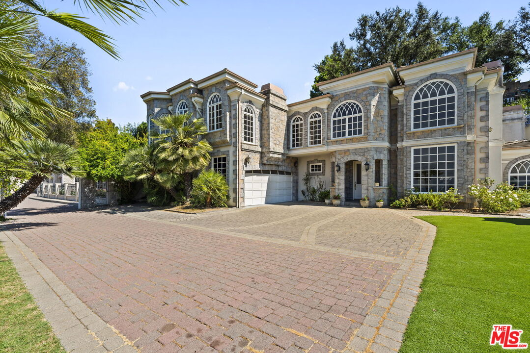 14330 Mulholland Dr