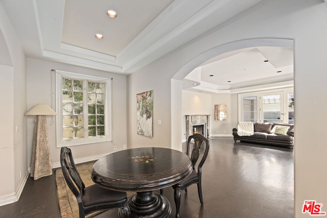 14330 Mulholland Dr