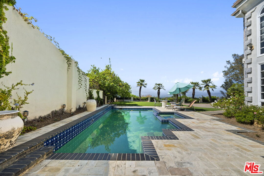 14330 Mulholland Dr
