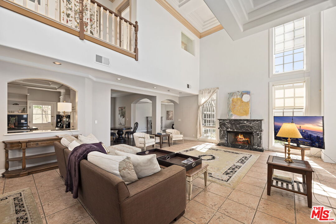 14330 Mulholland Dr