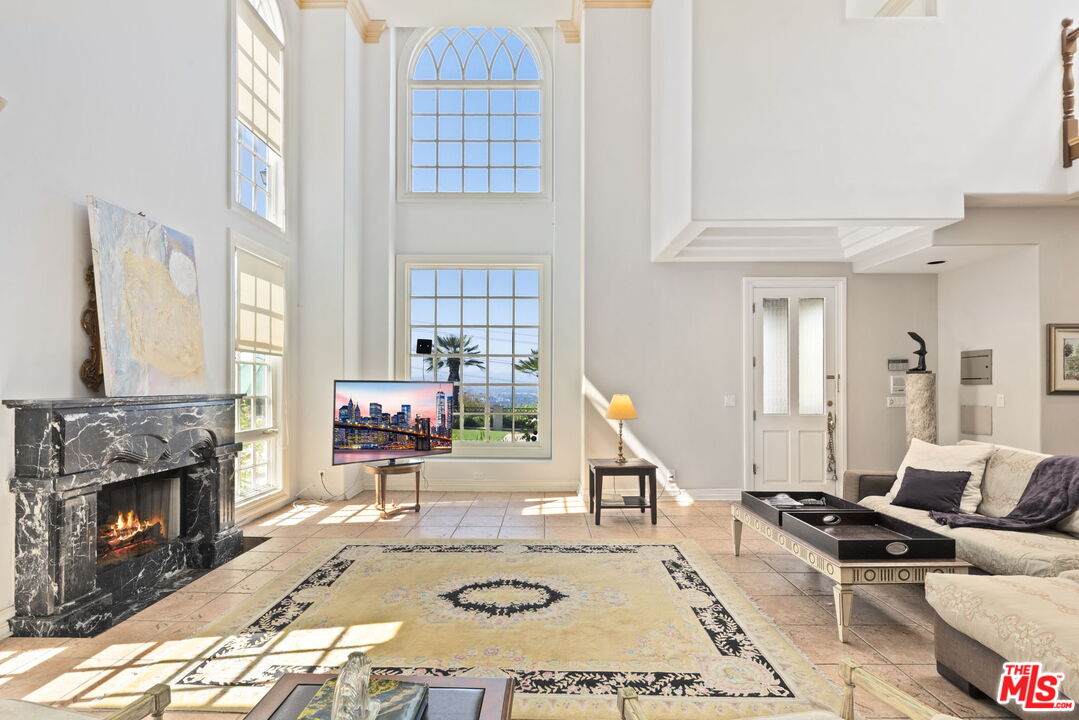 14330 Mulholland Dr
