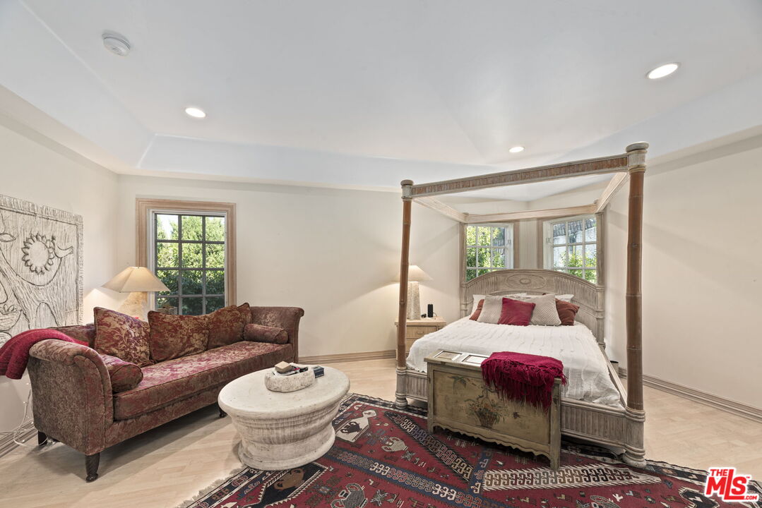 14330 Mulholland Dr