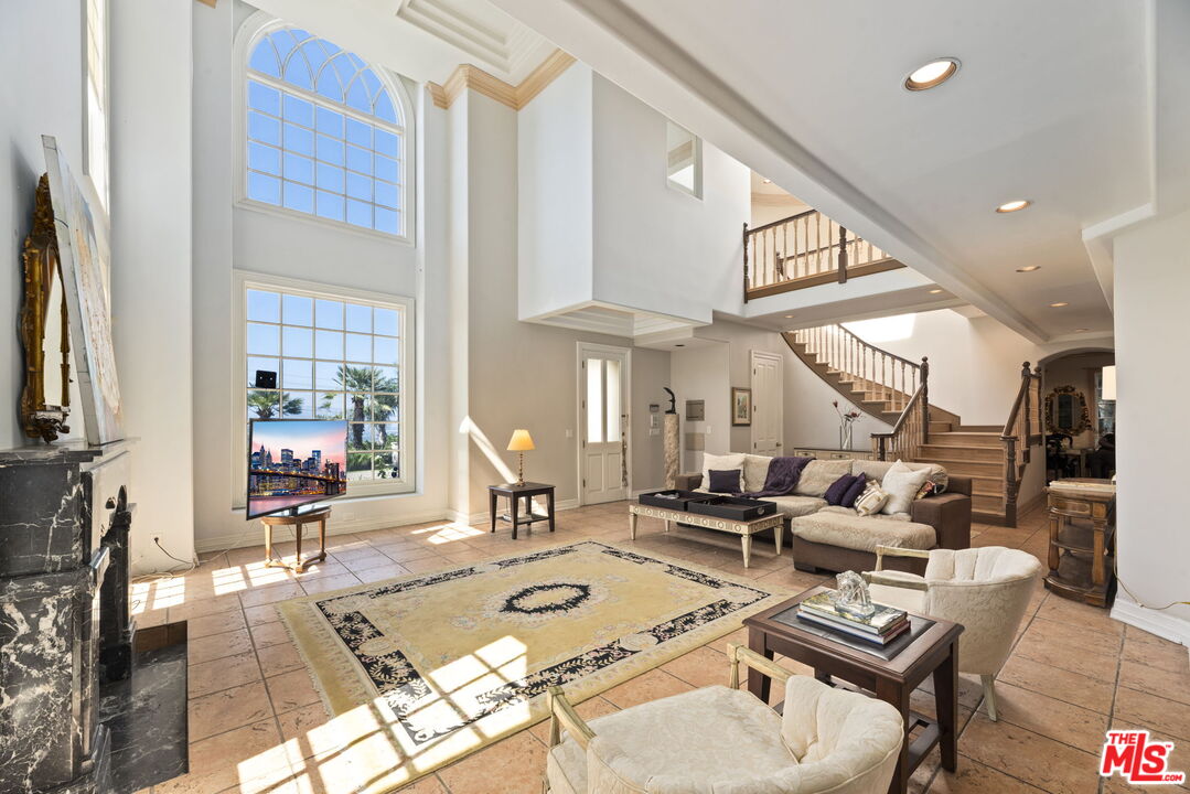 14330 Mulholland Dr