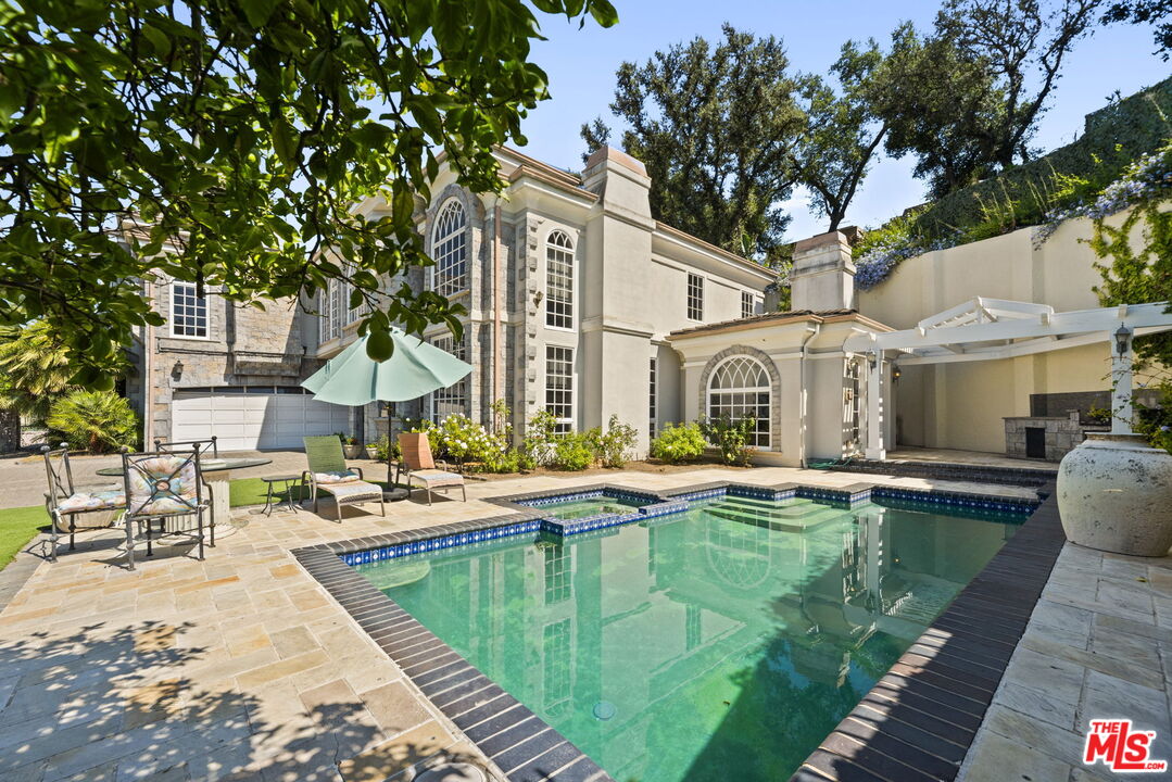 14330 Mulholland Dr