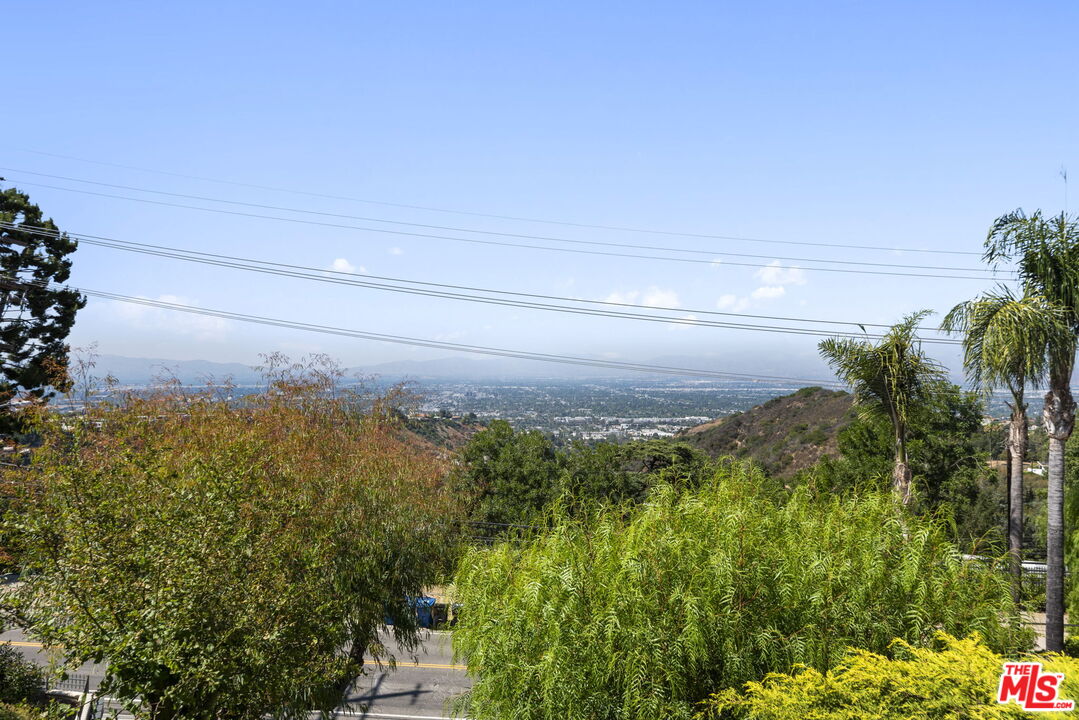 14330 Mulholland Dr