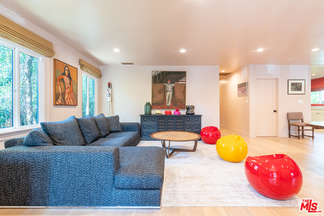 1207 Poinsettia Dr