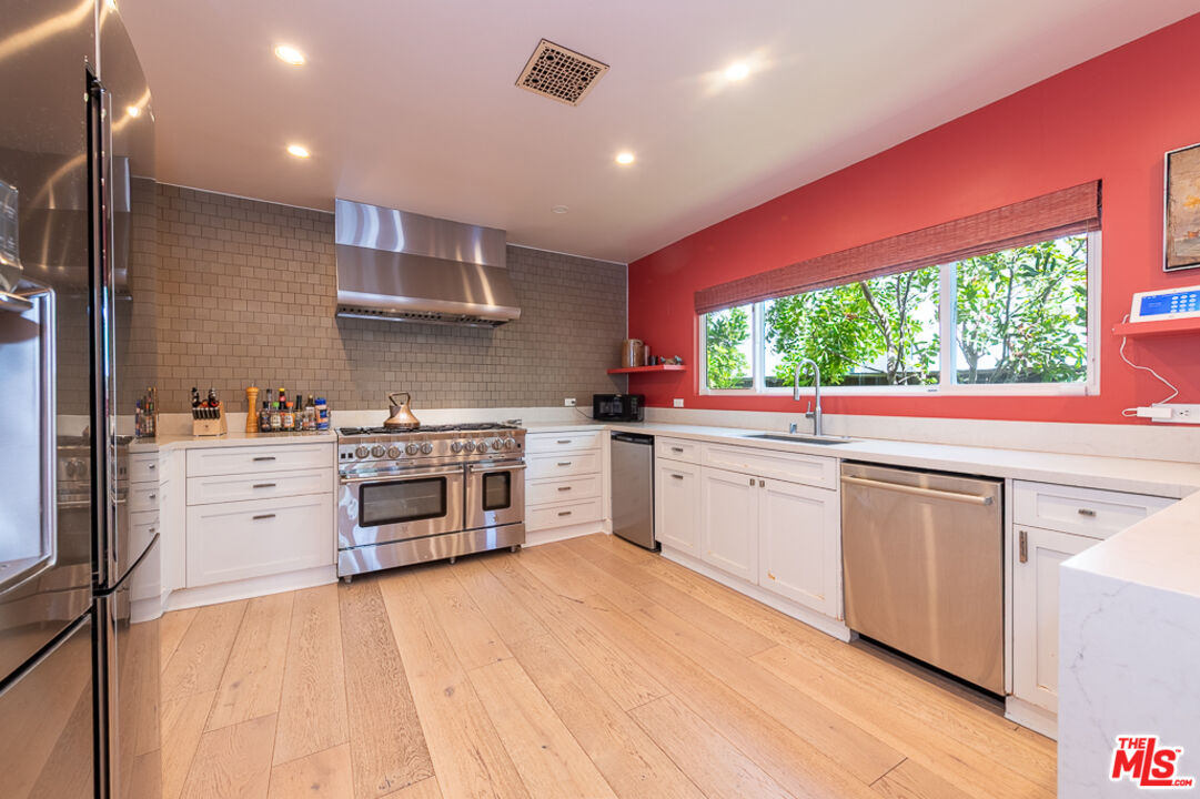 1207 Poinsettia Dr