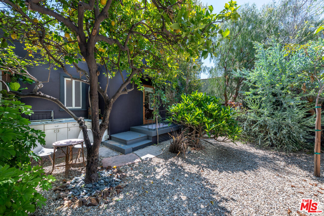 1207 Poinsettia Dr