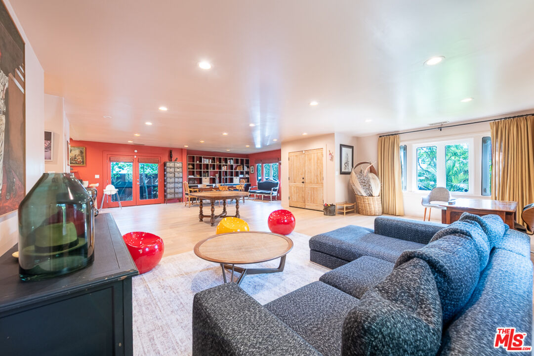1207 Poinsettia Dr
