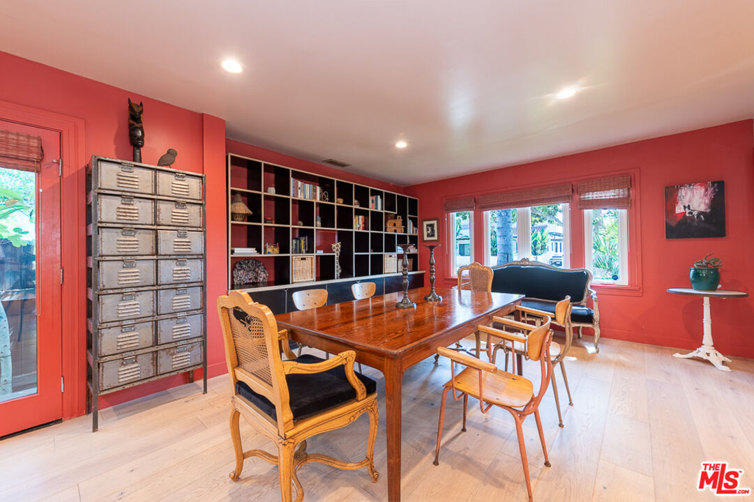 1207 Poinsettia Dr