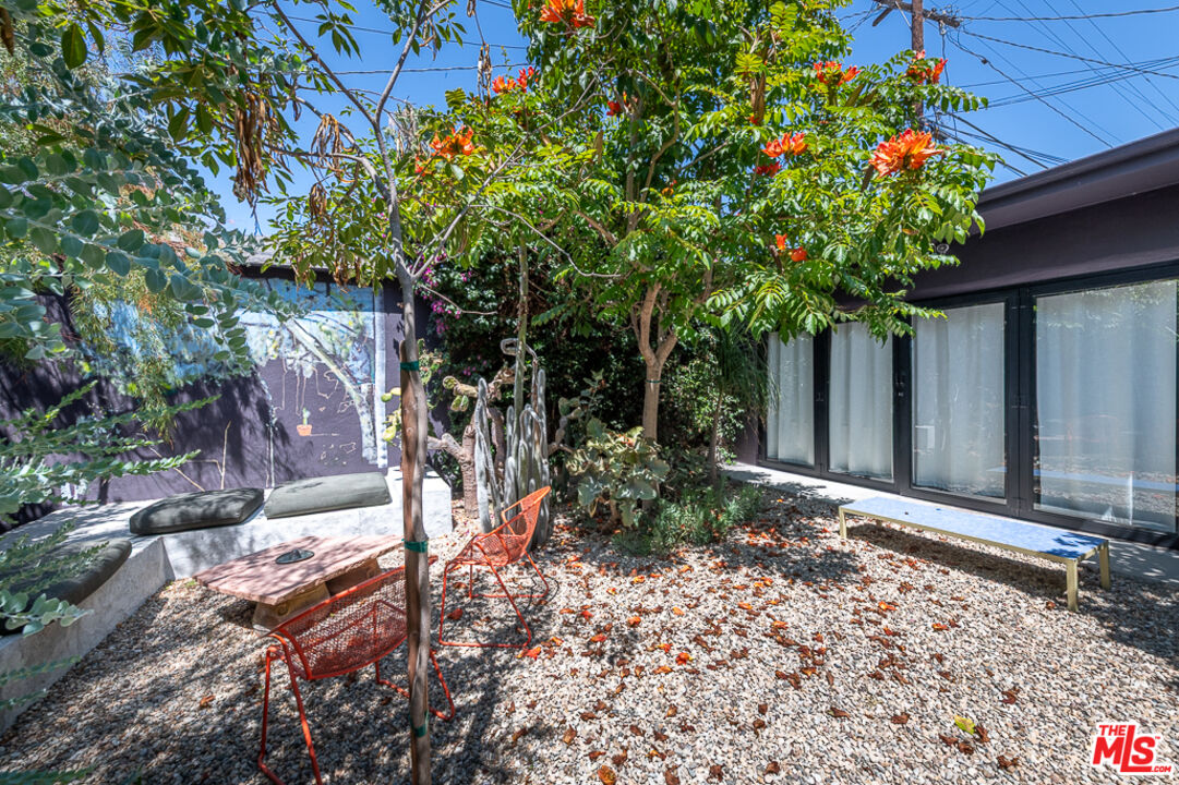 1207 Poinsettia Dr