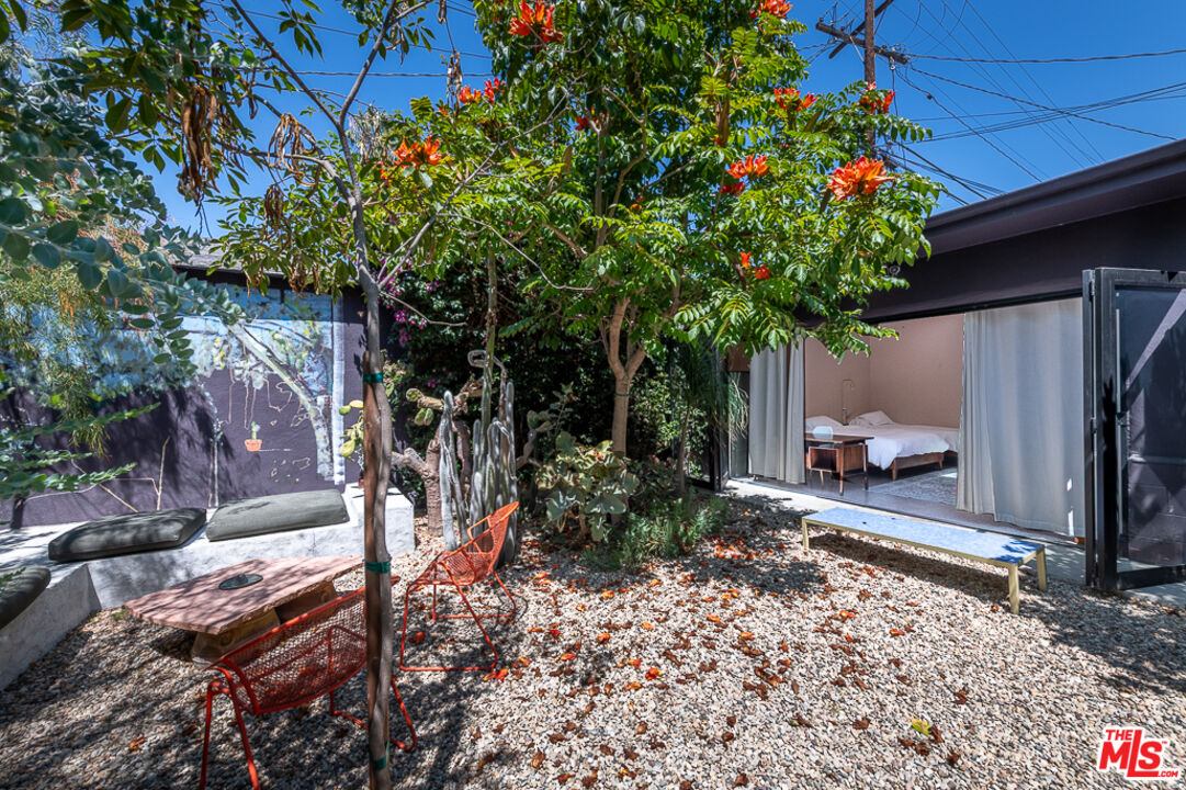 1207 Poinsettia Dr
