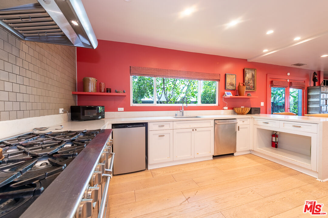 1207 Poinsettia Dr