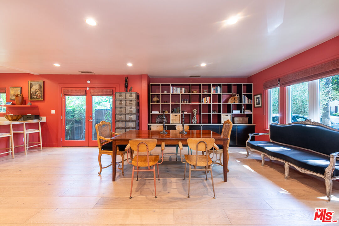 1207 Poinsettia Dr