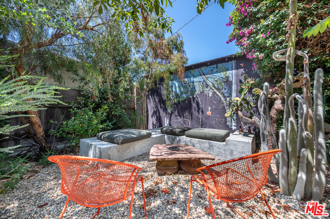 1207 Poinsettia Dr