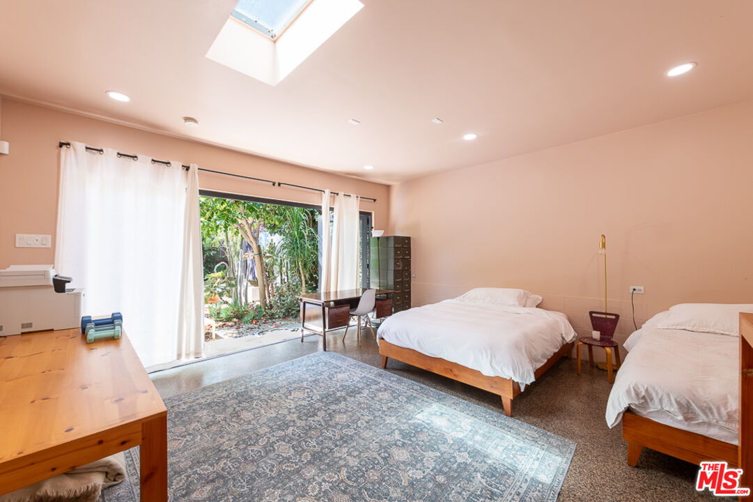 1207 Poinsettia Dr