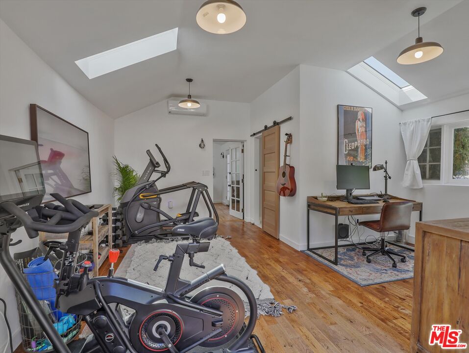 843 N Stanley Ave