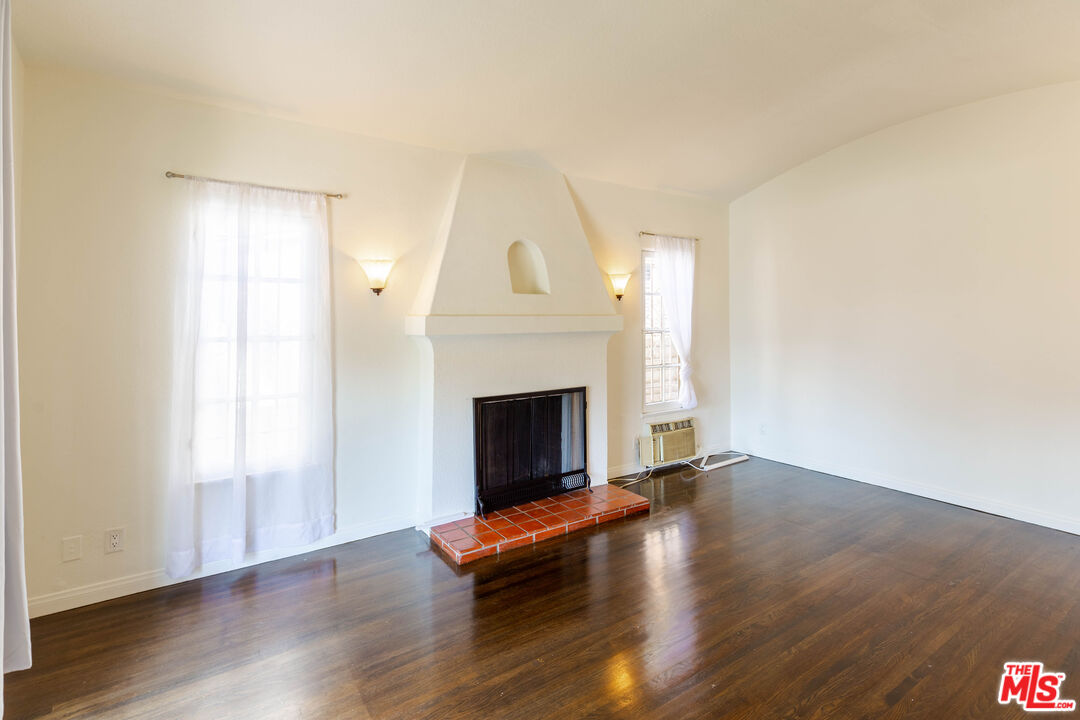 8415 Rosewood Ave