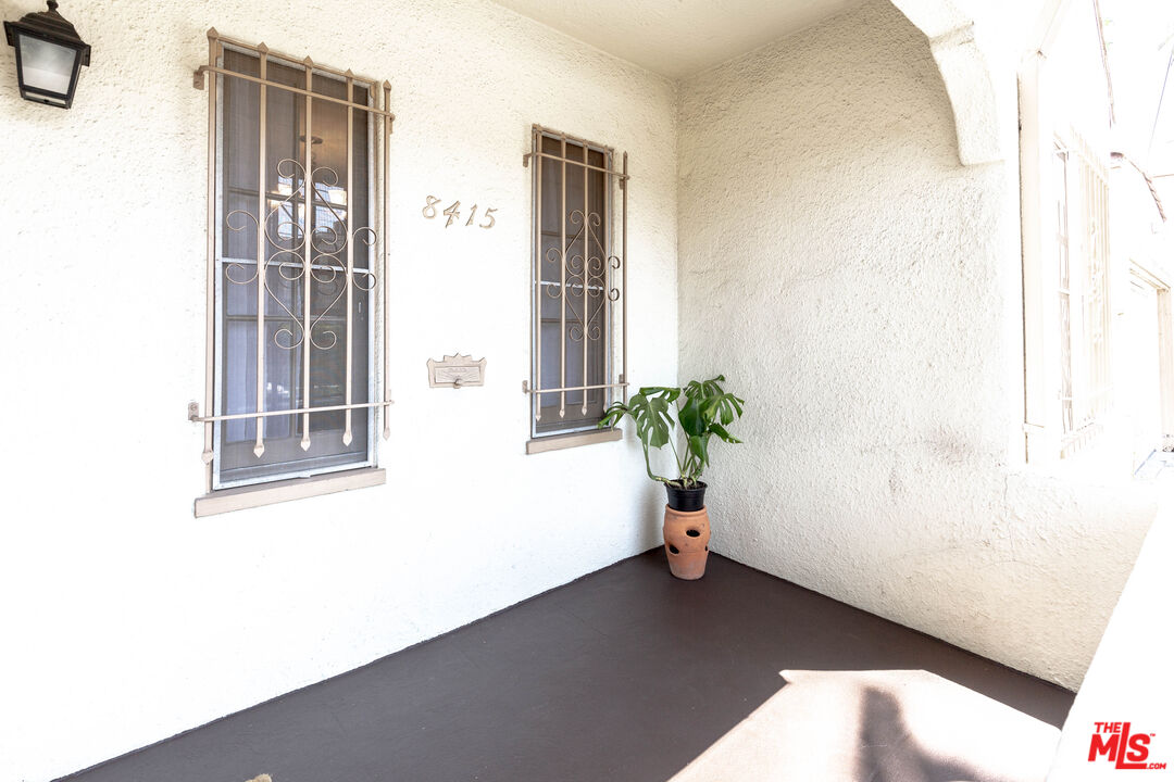 8415 Rosewood Ave