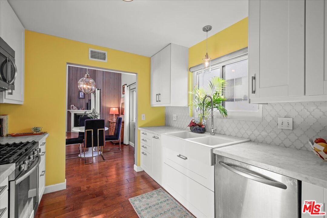 12938 Valleyheart Dr Unit: 11