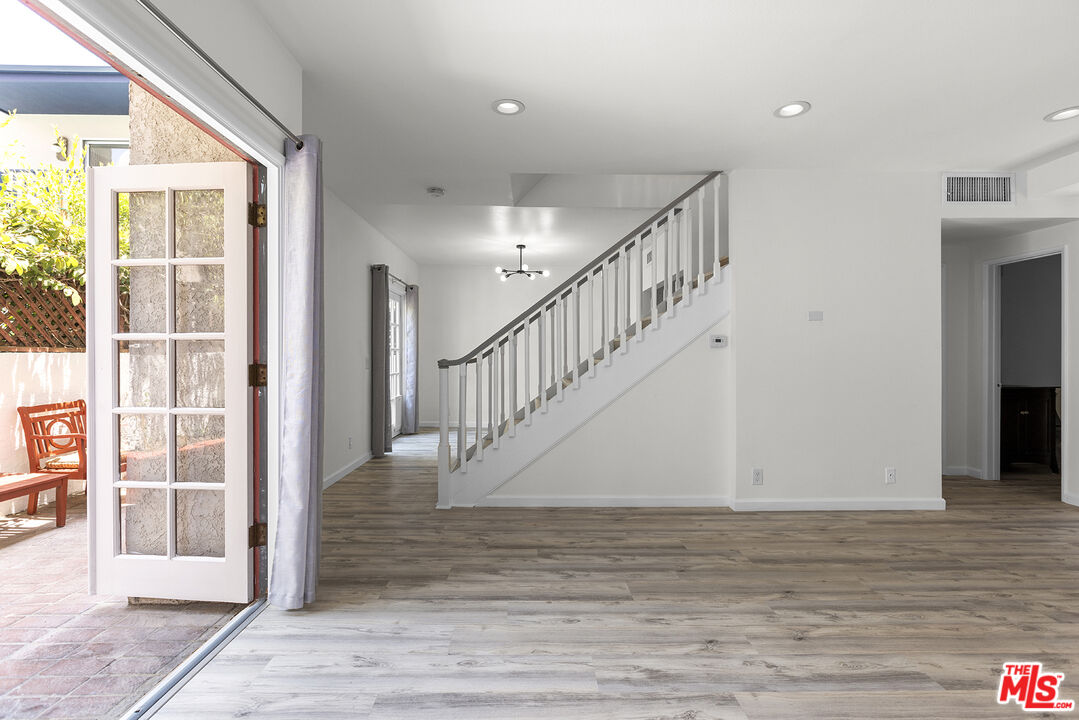 212 S Hamilton Dr Unit: B