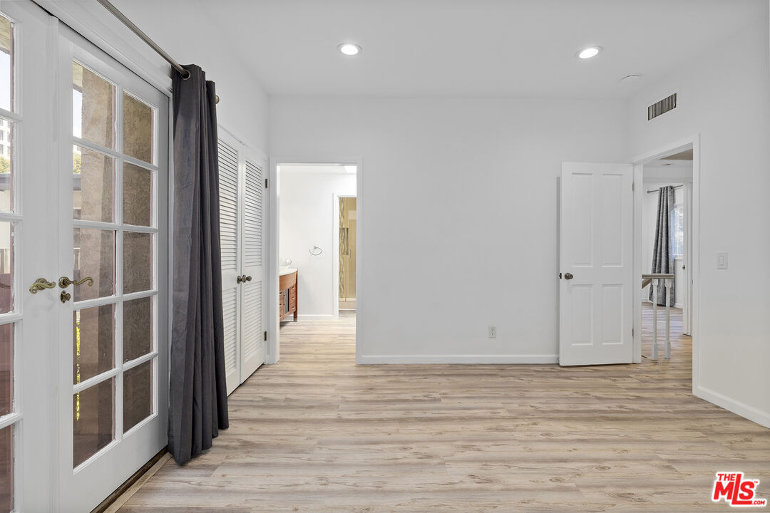 212 S Hamilton Dr Unit: B