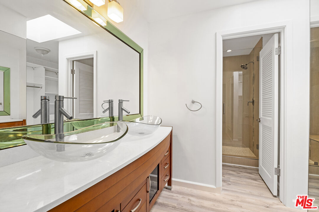 212 S Hamilton Dr Unit: B