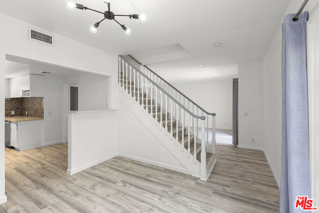 212 S Hamilton Dr Unit: B