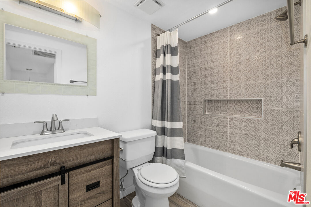 212 S Hamilton Dr Unit: B