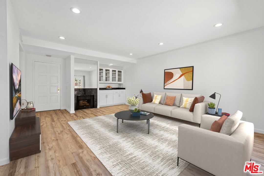 212 S Hamilton Dr Unit: B