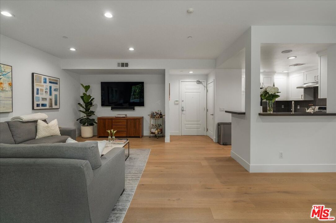 2010 S Beverly Glen Blvd Unit: 302