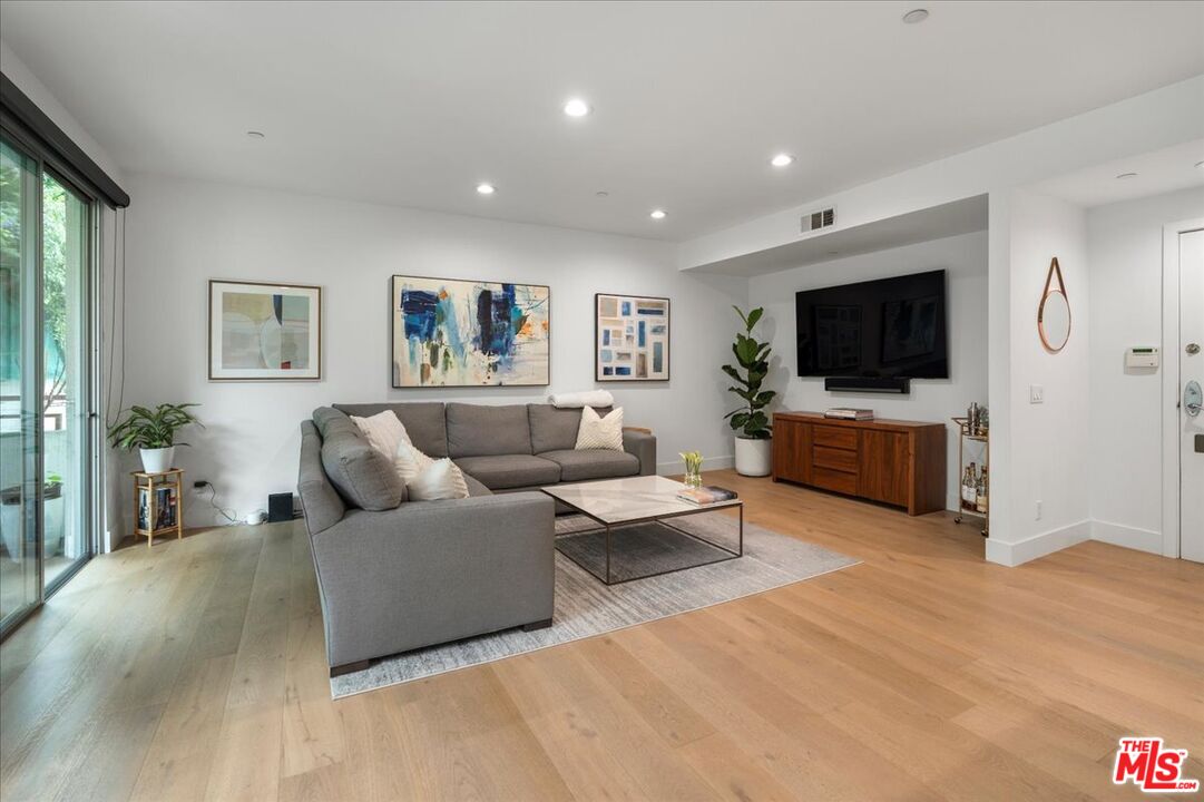 2010 S Beverly Glen Blvd Unit: 302