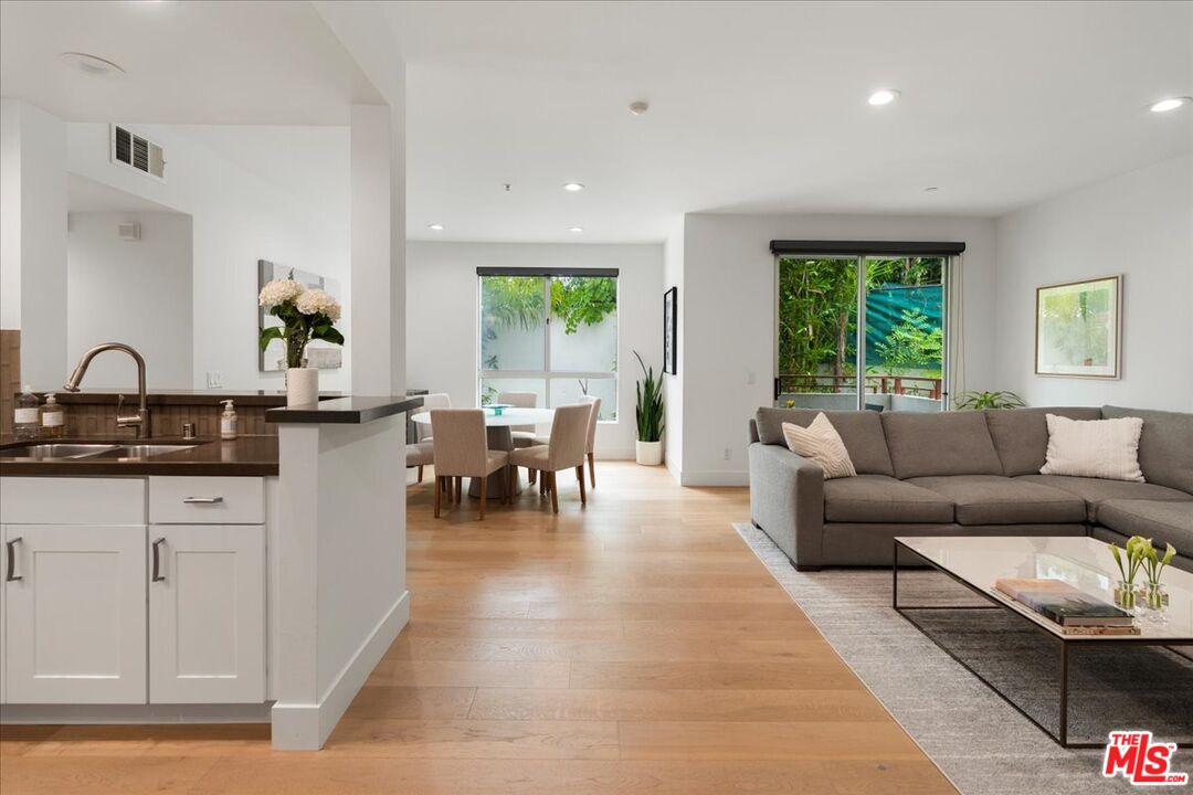 2010 S Beverly Glen Blvd Unit: 302