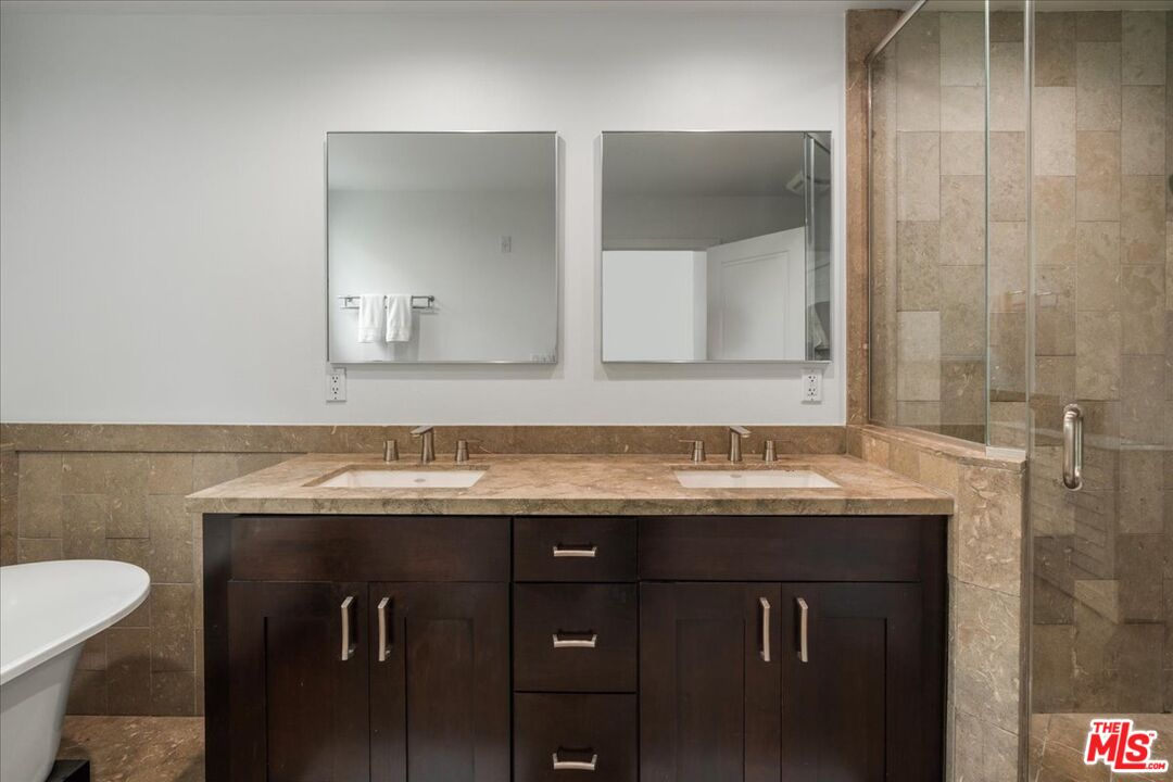 2010 S Beverly Glen Blvd Unit: 302