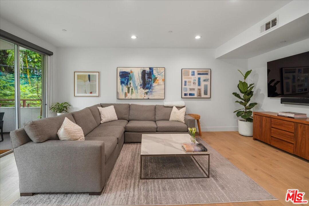 2010 S Beverly Glen Blvd Unit: 302