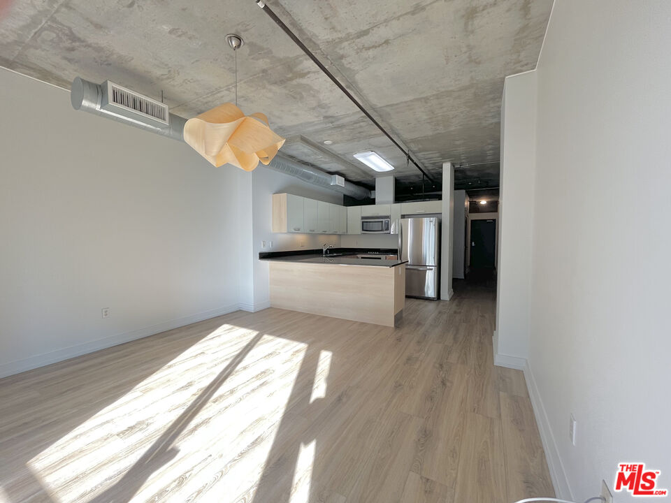 645 W 9TH ST Unit: 625
