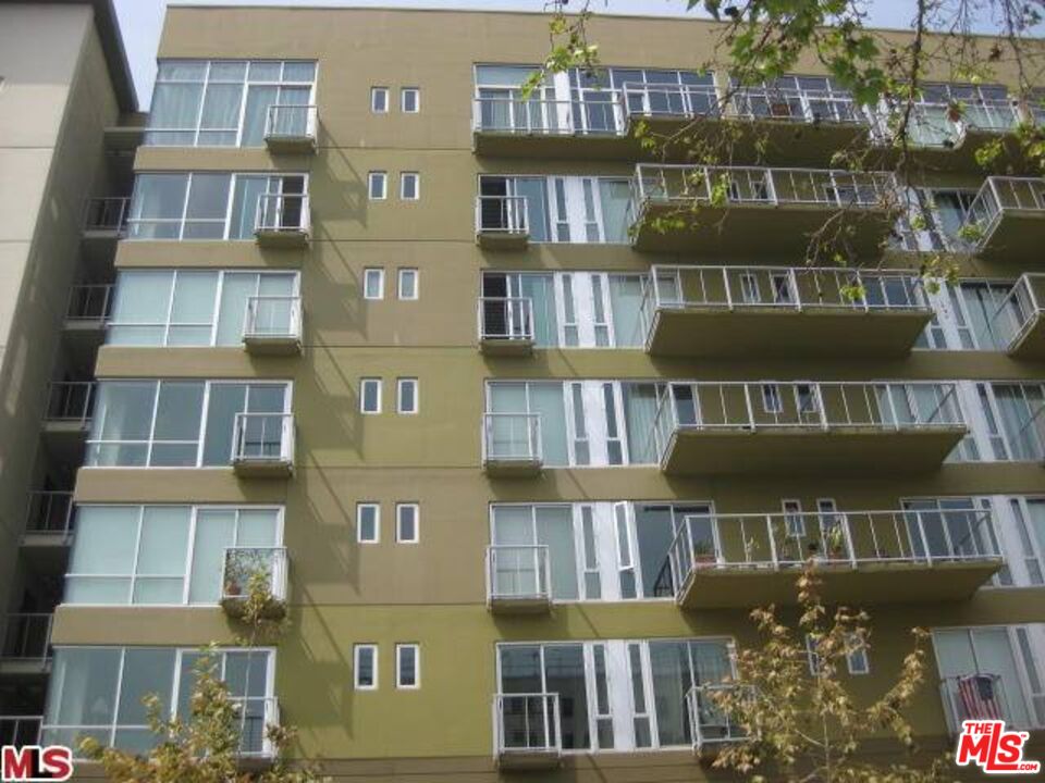 645 W 9TH ST Unit: 625