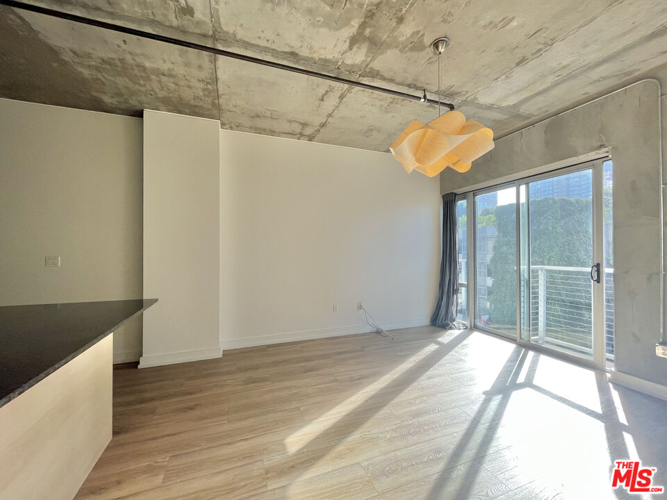 645 W 9TH ST Unit: 625