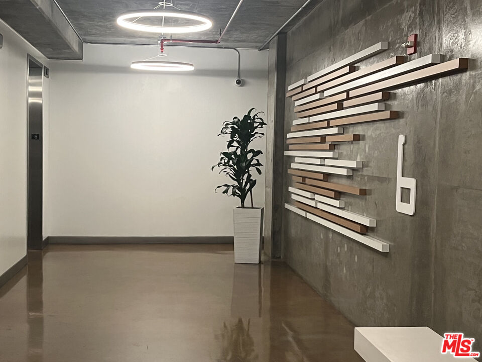 645 W 9TH ST Unit: 625