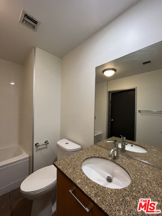 645 W 9TH ST Unit: 625