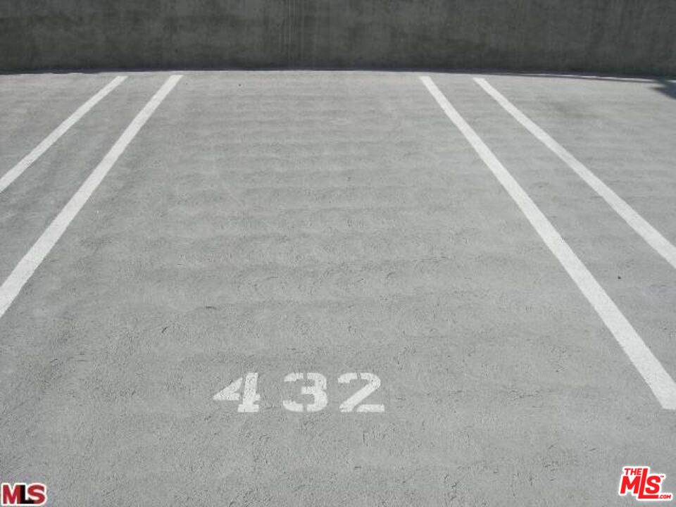 645 W 9TH ST Unit: 625