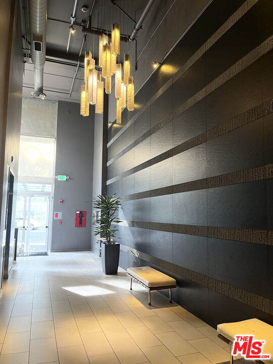 645 W 9TH ST Unit: 625