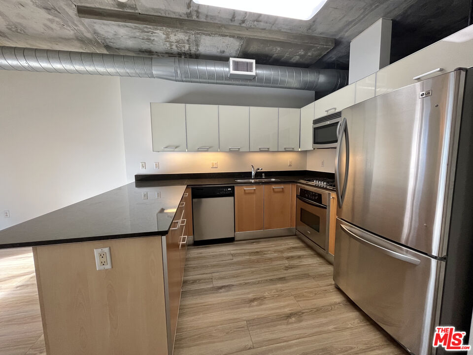 645 W 9TH ST Unit: 625